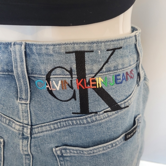 Calvin Klein Pride Denim High Rise Mini, BNWT, Size 28 - Picture 5 of 8